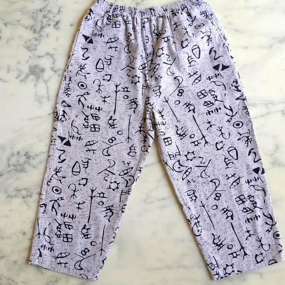 Linen Black Patterned High-Waisted Cropped Pant with Two Side Pockets. - Picture 2 of 5